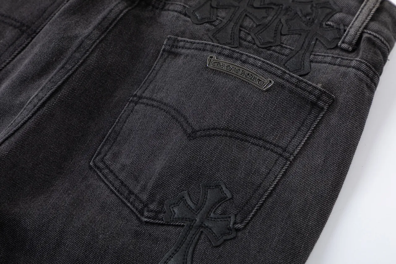 KE943#P230 The only correct leather label version on the market Chrome Hearts CH Cross embroidery distressed jeans Top ceiling quality 100% correct version The correct version is here!  Believe me this must be the best quality you will ever come across! ! Excellent value for money! !  Styles with different washes and textures are very friendly to people with thin legs and thick legs. The straight version is very flattering to the shape of the legs. The moderate length is timeless and easy to match. It is the basis of various styles and a must-have in the wardrobe! ! Add a little stacking to easily control the clean fit trend that has exploded this year. The fabric is stiff but also makes the upper body soft without losing texture. The sides and cuffs of some styles have a bone-wash effect. The vintage flavor pops up all at once. It’s really hard not to love it! ✅Correctly customize the Croxin metal leather label on the back panel. It is not sold directly with the cross on the finished jeans. 1:1 copying strives for excellence and the details are perfectly grasped. ✅The cross leather label is clear and smooth. Exquisite turning top craftsmanship. ✅Buttons, zippers and hardware are all customized versions of the Croxin LOGO. ✅High-cost washing process. Size: 28 30 32 34 36 (5 sizes)